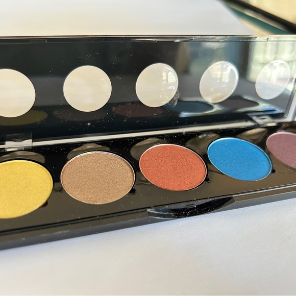 💕3/$20 Eyeshadow Palette - Picture 3 of 3